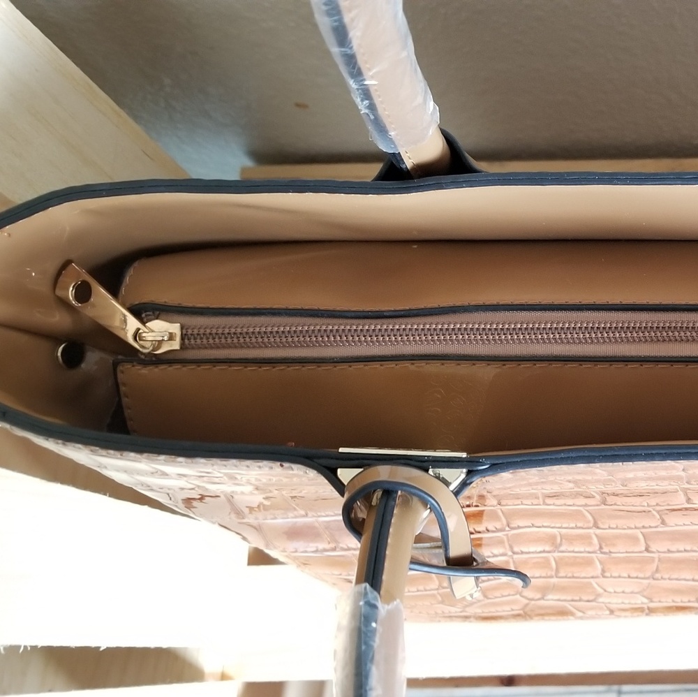 Classy & Elegant Embossed Crocodile Tote Bag - Picture 3 of 5